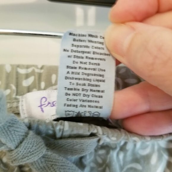 Fresh Produce Boho 100% Cotton Capri Pants Sage Green Floral Print, Size L - Picture 4 of 14